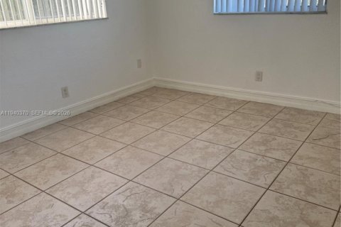 Copropriété à louer à Pembroke Pines, Floride: 2 chambres, 91.14 m2 № 1999265 - photo 7