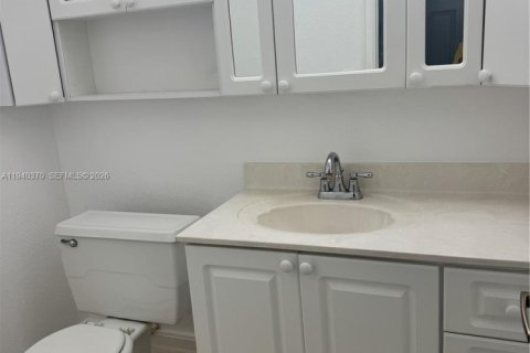 Copropriété à louer à Pembroke Pines, Floride: 2 chambres, 91.14 m2 № 1999265 - photo 10