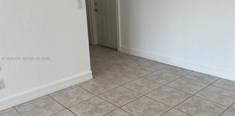 Condo à Pembroke Pines, Floride, 2 chambres  № 1999265