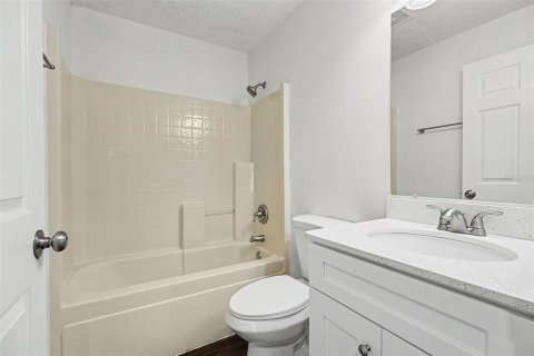 House in PORT ST. JOHN in Cocoa, Florida 4 bedrooms, 131.74 sq.m. № 2227875 - photo 9