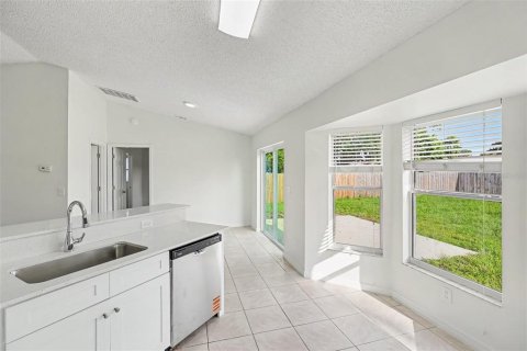 House in PORT ST. JOHN in Cocoa, Florida 4 bedrooms, 131.74 sq.m. № 2227875 - photo 4