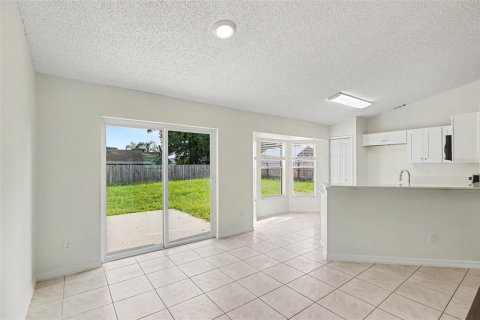 House in PORT ST. JOHN in Cocoa, Florida 4 bedrooms, 131.74 sq.m. № 2227875 - photo 3