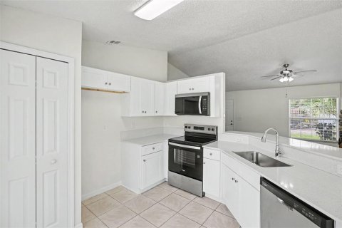 House in PORT ST. JOHN in Cocoa, Florida 4 bedrooms, 131.74 sq.m. № 2227875 - photo 5