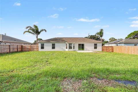 House in PORT ST. JOHN in Cocoa, Florida 4 bedrooms, 131.74 sq.m. № 2227875 - photo 15
