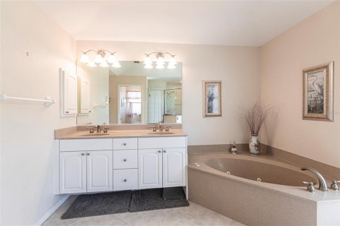 House in Port Charlotte, Florida 3 bedrooms, 182.92 sq.m. № 1612525 - photo 22
