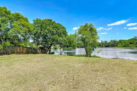 House in Brandon, Florida 3 bedrooms, 181.81 sq.m. № 1648145 - photo 12