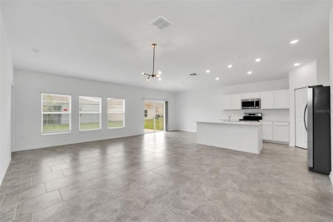 Casa en alquiler en Winter Haven, Florida, 4 dormitorios, 179.86 m2 № 2093617 - foto 3