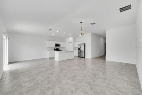 Casa en alquiler en Winter Haven, Florida, 4 dormitorios, 179.86 m2 № 2093617 - foto 6