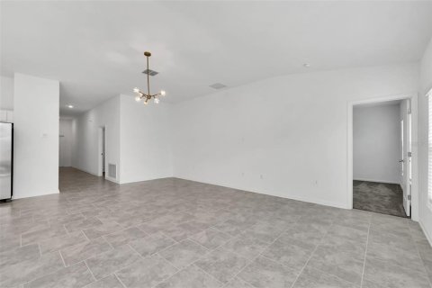 Casa en alquiler en Winter Haven, Florida, 4 dormitorios, 179.86 m2 № 2093617 - foto 5