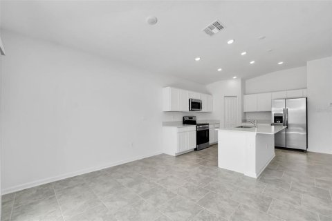 Casa en alquiler en Winter Haven, Florida, 4 dormitorios, 179.86 m2 № 2093617 - foto 9