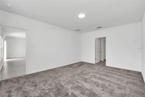 Casa en alquiler en Winter Haven, Florida, 4 dormitorios, 179.86 m2 № 2093617 - foto 16