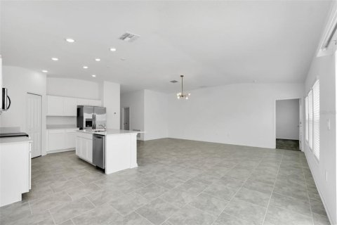 Casa en alquiler en Winter Haven, Florida, 4 dormitorios, 179.86 m2 № 2093617 - foto 10