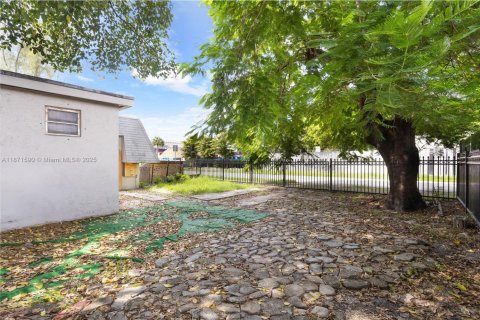 Villa ou maison à vendre à Miami, Floride: 4 chambres, 119.66 m2 № 1923324 - photo 24