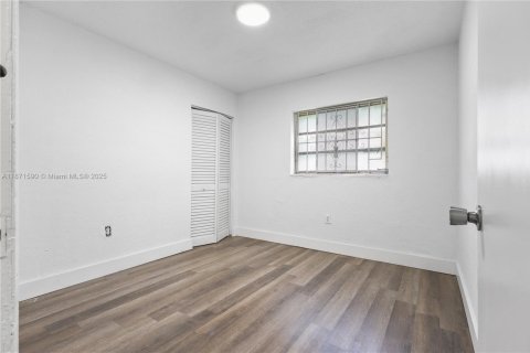 Villa ou maison à vendre à Miami, Floride: 4 chambres, 119.66 m2 № 1923324 - photo 12