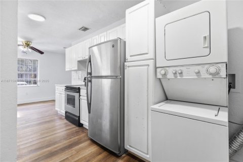 Villa ou maison à vendre à Miami, Floride: 4 chambres, 119.66 m2 № 1923324 - photo 8