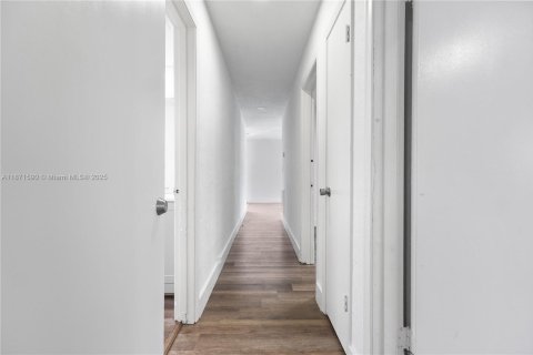 Villa ou maison à vendre à Miami, Floride: 4 chambres, 119.66 m2 № 1923324 - photo 14