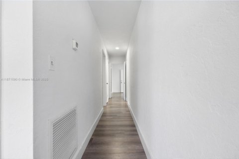 Villa ou maison à vendre à Miami, Floride: 4 chambres, 119.66 m2 № 1923324 - photo 9