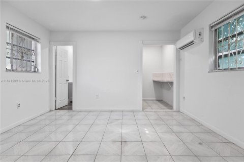 Villa ou maison à vendre à Miami, Floride: 4 chambres, 119.66 m2 № 1923324 - photo 18