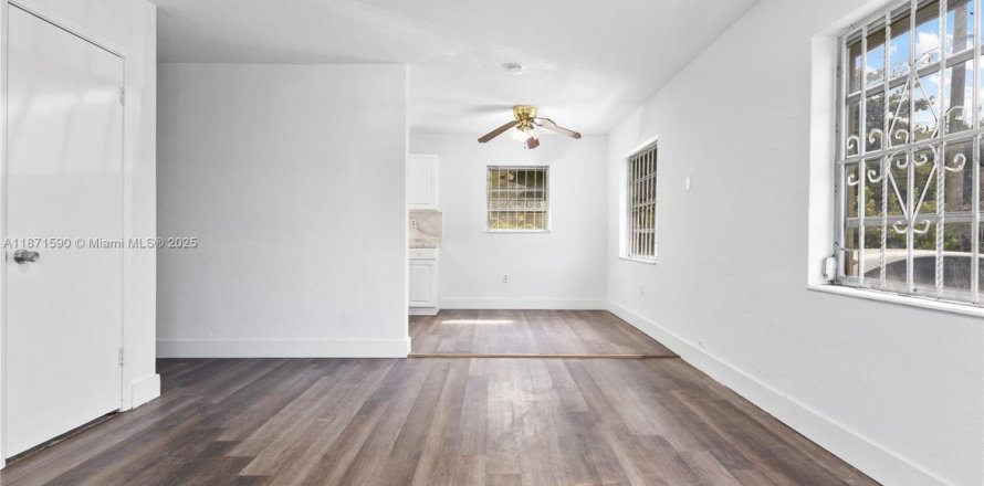 Villa ou maison à Miami, Floride 4 chambres, 119.66 m2 № 1923324