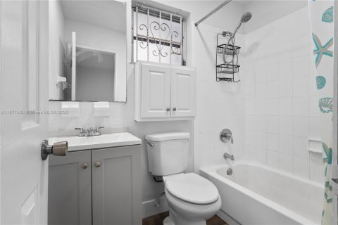 Villa ou maison à vendre à Miami, Floride: 4 chambres, 119.66 m2 № 1923324 - photo 20