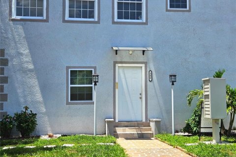 Apartamento en alquiler en Clearwater, Florida, 1 dormitorio, 55.74 m2 № 2117213 - foto 2