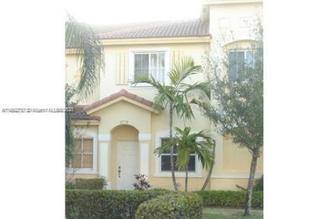Townhouse in Miramar, Florida 3 bedrooms, 134.71 sq.m. № 1890945 - photo 1