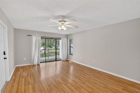 Condo in Tarpon Springs, Florida, 2 bedrooms  № 1911480 - photo 13
