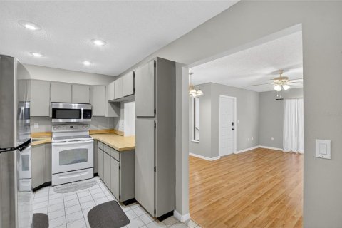 Condo in Tarpon Springs, Florida, 2 bedrooms  № 1911480 - photo 21