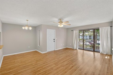 Condo in Tarpon Springs, Florida, 2 bedrooms  № 1911480 - photo 14