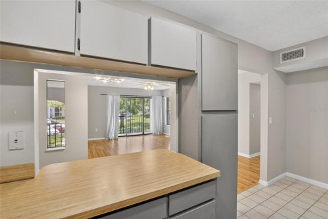 Condo in Tarpon Springs, Florida, 2 bedrooms  № 1911480 - photo 16