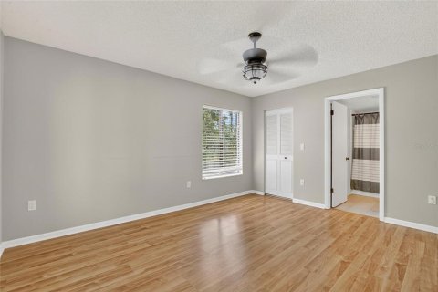 Condo in Tarpon Springs, Florida, 2 bedrooms  № 1911480 - photo 23