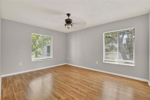 Condo in Tarpon Springs, Florida, 2 bedrooms  № 1911480 - photo 26