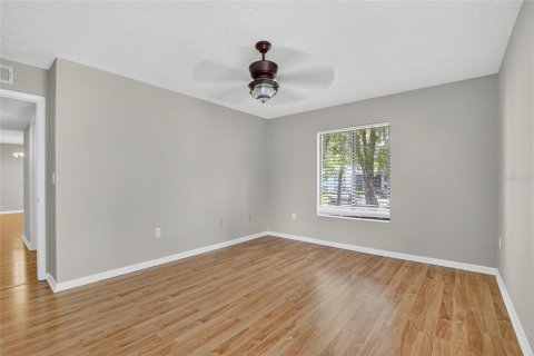 Condo in Tarpon Springs, Florida, 2 bedrooms  № 1911480 - photo 25