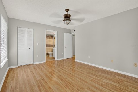 Condo in Tarpon Springs, Florida, 2 bedrooms  № 1911480 - photo 24
