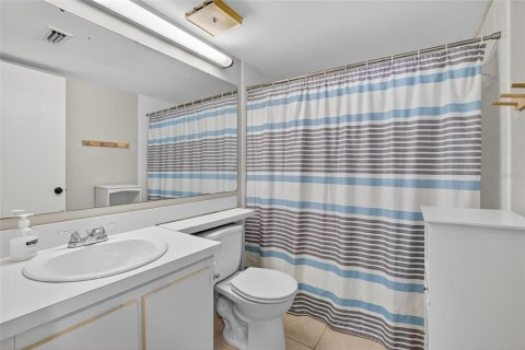 Condo in Tarpon Springs, Florida, 2 bedrooms  № 1911480 - photo 28