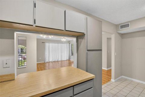 Condo in Tarpon Springs, Florida, 2 bedrooms  № 1911480 - photo 15