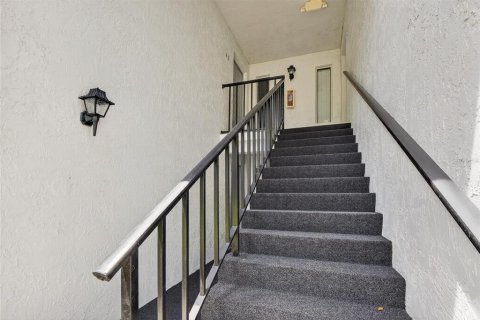 Condo in Tarpon Springs, Florida, 2 bedrooms  № 1911480 - photo 7