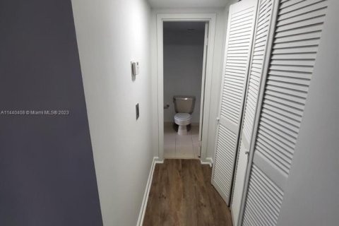 Condominio en venta en North Miami, Florida, 2 dormitorios, 83.61 m2 № 2077037 - foto 8