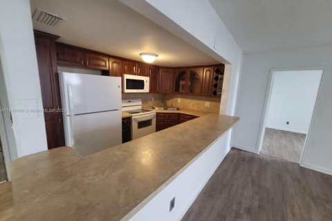 Condominio en venta en North Miami, Florida, 2 dormitorios, 83.61 m2 № 2077037 - foto 5