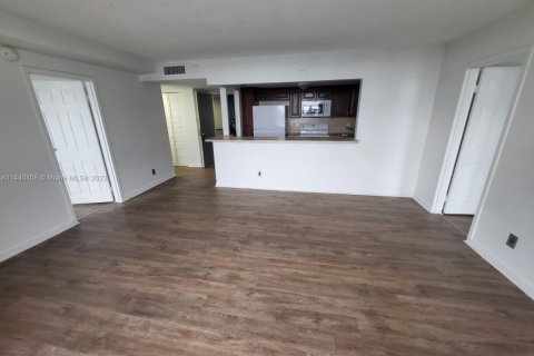 Condominio en venta en North Miami, Florida, 2 dormitorios, 83.61 m2 № 2077037 - foto 6
