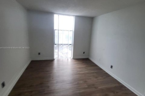 Condominio en venta en North Miami, Florida, 2 dormitorios, 83.61 m2 № 2077037 - foto 13