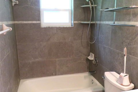 Appartement à louer à Brandon, Floride: 2 chambres, 60.39 m2 № 2386227 - photo 7