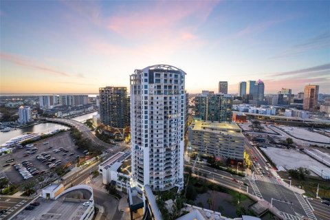 Condo in Tampa, Florida, 3 bedrooms  № 1536034 - photo 1