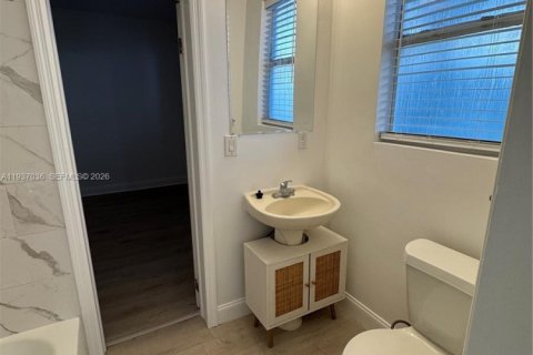 Condo in Miami Beach, Florida, 2 bedrooms  № 1996235 - photo 18