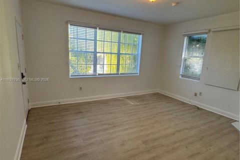 Condo in Miami Beach, Florida, 2 bedrooms  № 1996235 - photo 19