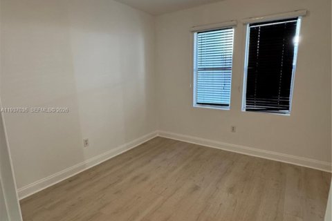 Condo in Miami Beach, Florida, 2 bedrooms  № 1996235 - photo 12