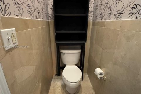 Condo in Miami Beach, Florida, 2 bedrooms  № 1996235 - photo 16