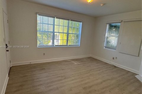 Condo in Miami Beach, Florida, 2 bedrooms  № 1996235 - photo 2