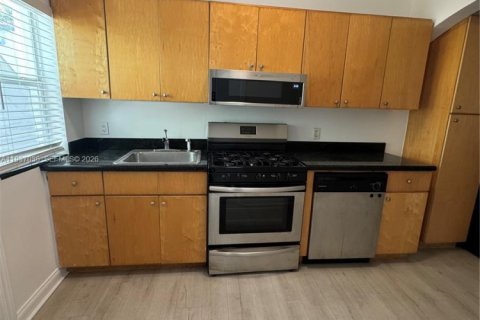 Condo in Miami Beach, Florida, 2 bedrooms  № 1996235 - photo 5