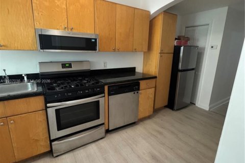 Condo in Miami Beach, Florida, 2 bedrooms  № 1996235 - photo 6